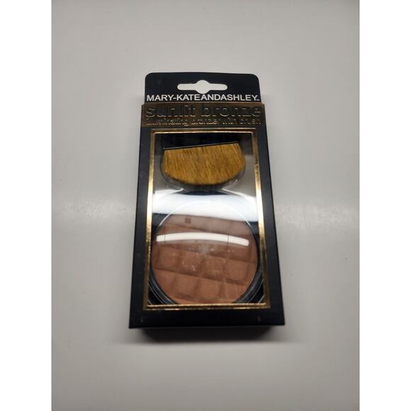 Mary-Kate And Ashley Sunlit Bronze Illuminating Bronzer w/Brush 603 - SHIPS FREE - Picture 1 of 2